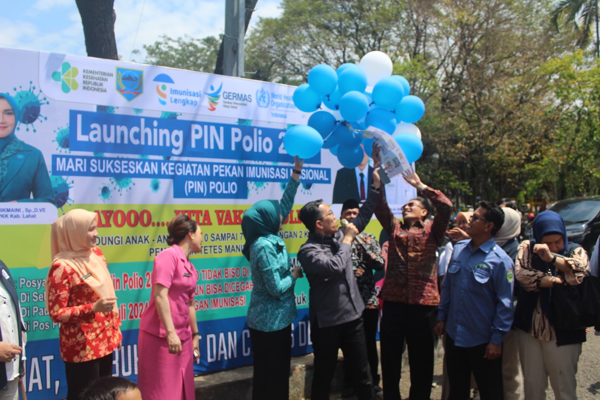 Projects Launching Pekan Imunisasi Nasional (PIN) Polio Tahun 2024 Oleh Dinas Kesehatan Dibuka Langsung Dengan Ditandai Pelepasan Balon Ke Udara PJ Bupati Lahat Imam Pasli S STP MSi